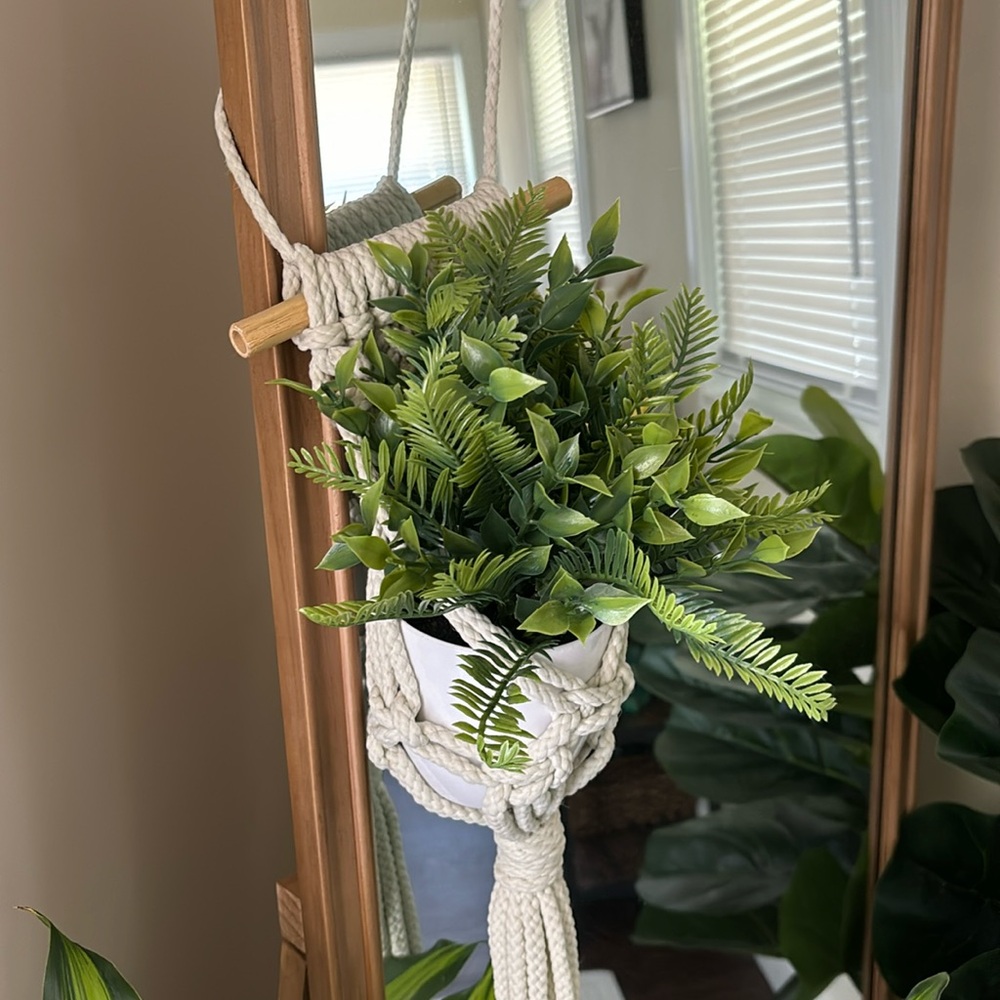 MACRAME PLANT HOLDER